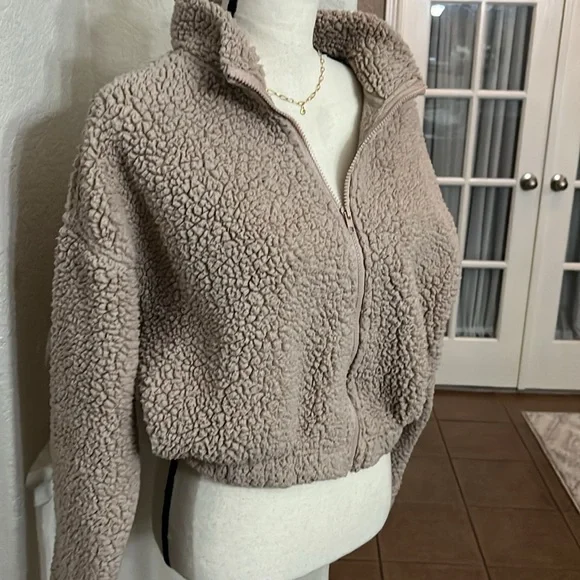 Rue21 teddy bear serpa crop jacket Size M - Picture 6 of 17